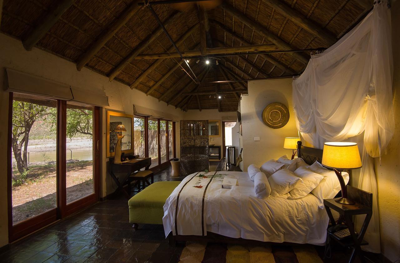 Tau Game Lodge Madikwe Game Reserve Exterior photo